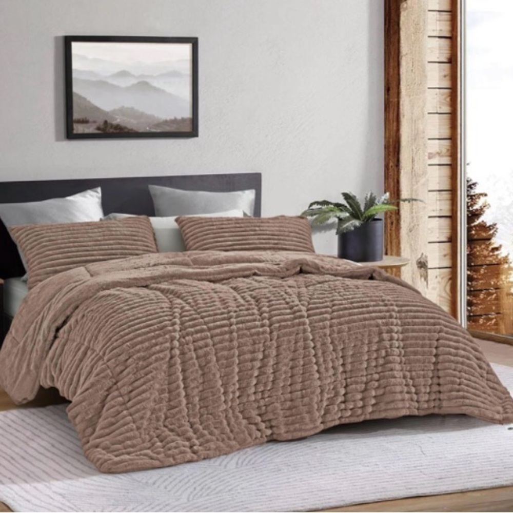 Luxurious Tan Quilted Bedding Set